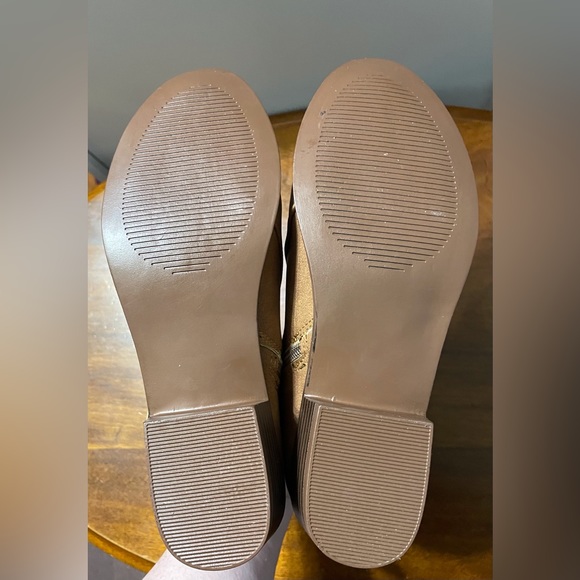 Yasirun Brown Crossover Ankle Boots - Picture 5 of 7